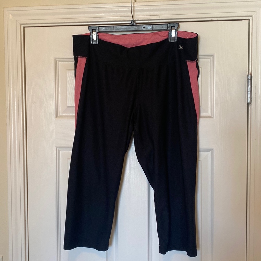 Black gym capri leggings with pink detail